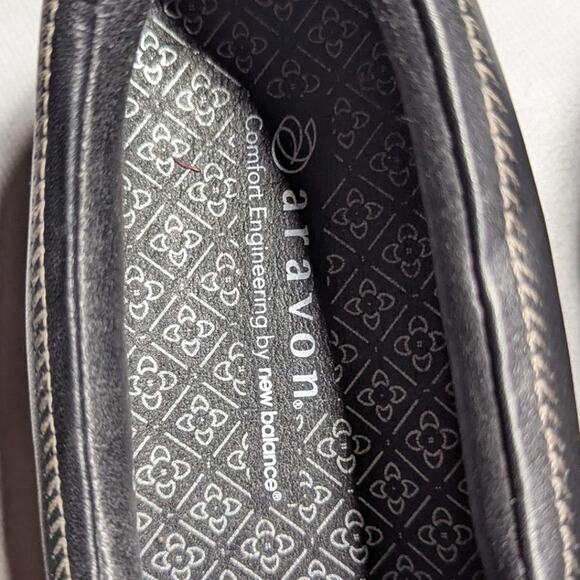 Aravon Black Leather Slip-On Seam Detail Comfort Wedge Walking Loafers Sz 6.5 D - Picture 4 of 7